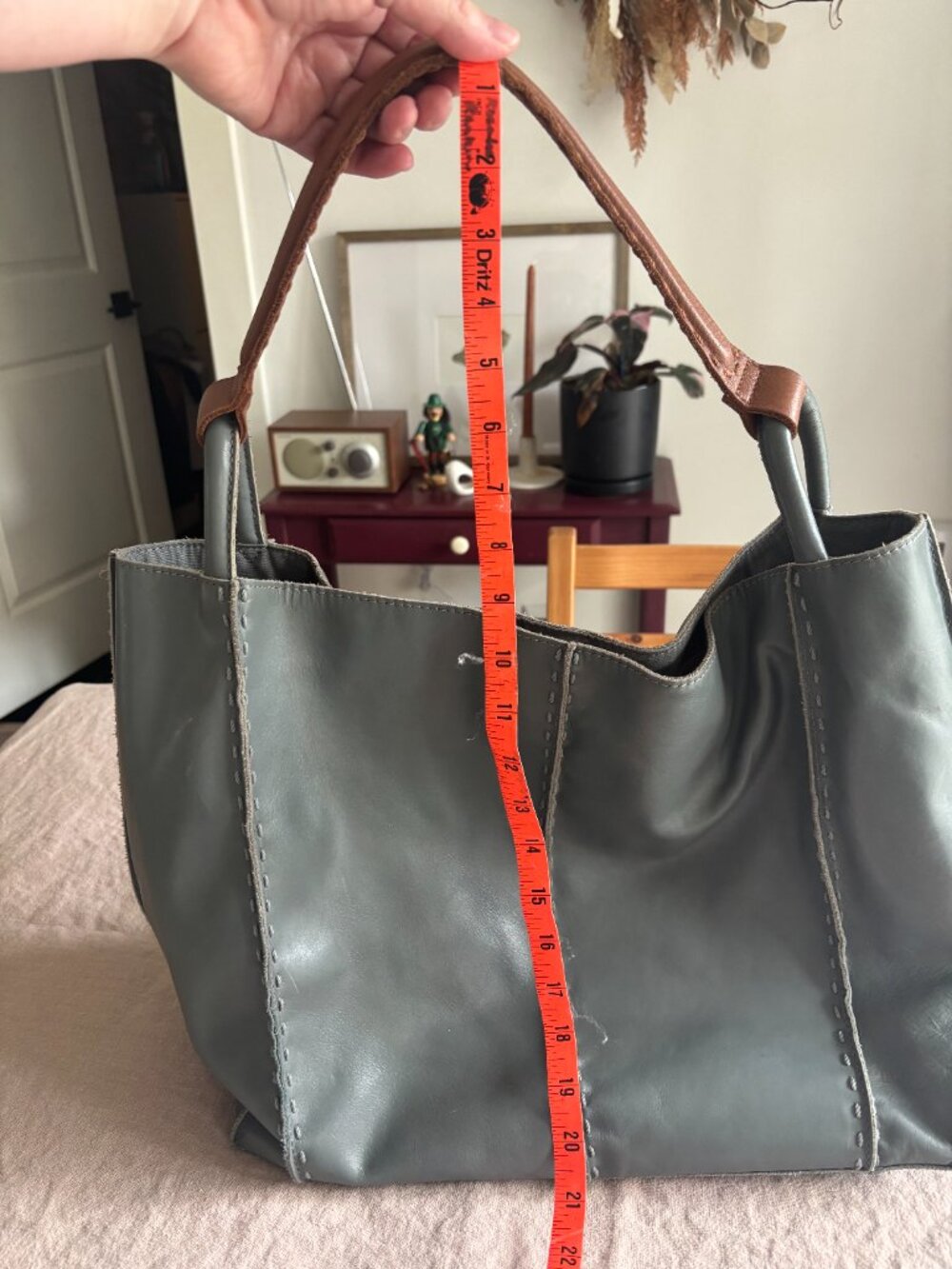 The Sak Los Feliz Tote in Sage - Picture 3 of 13